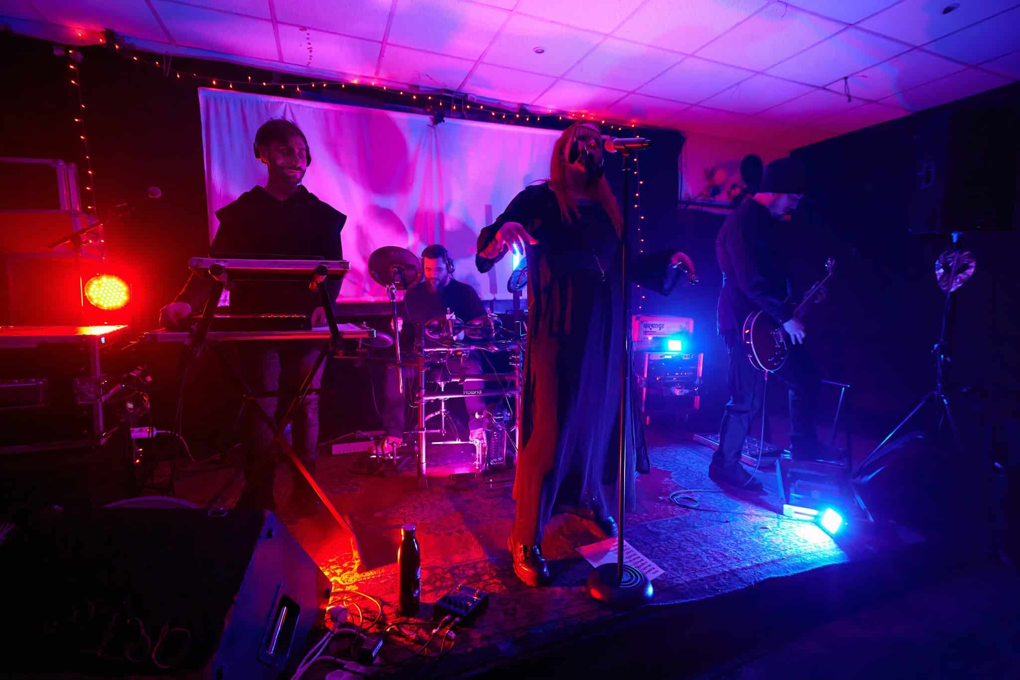 White Ritual sur scene Diamant d'Or - concert darkwave