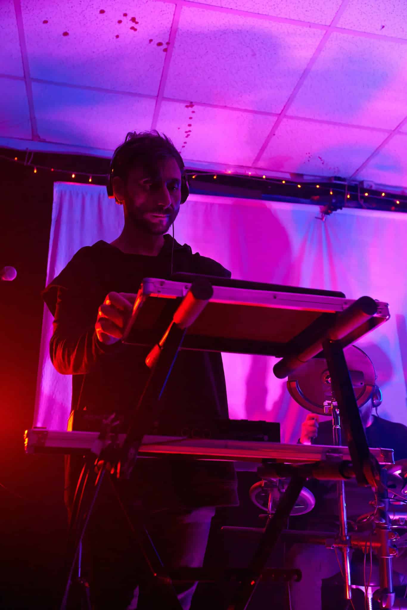 White Ritual concert Diamant d'Or lumieres scene - darkwave